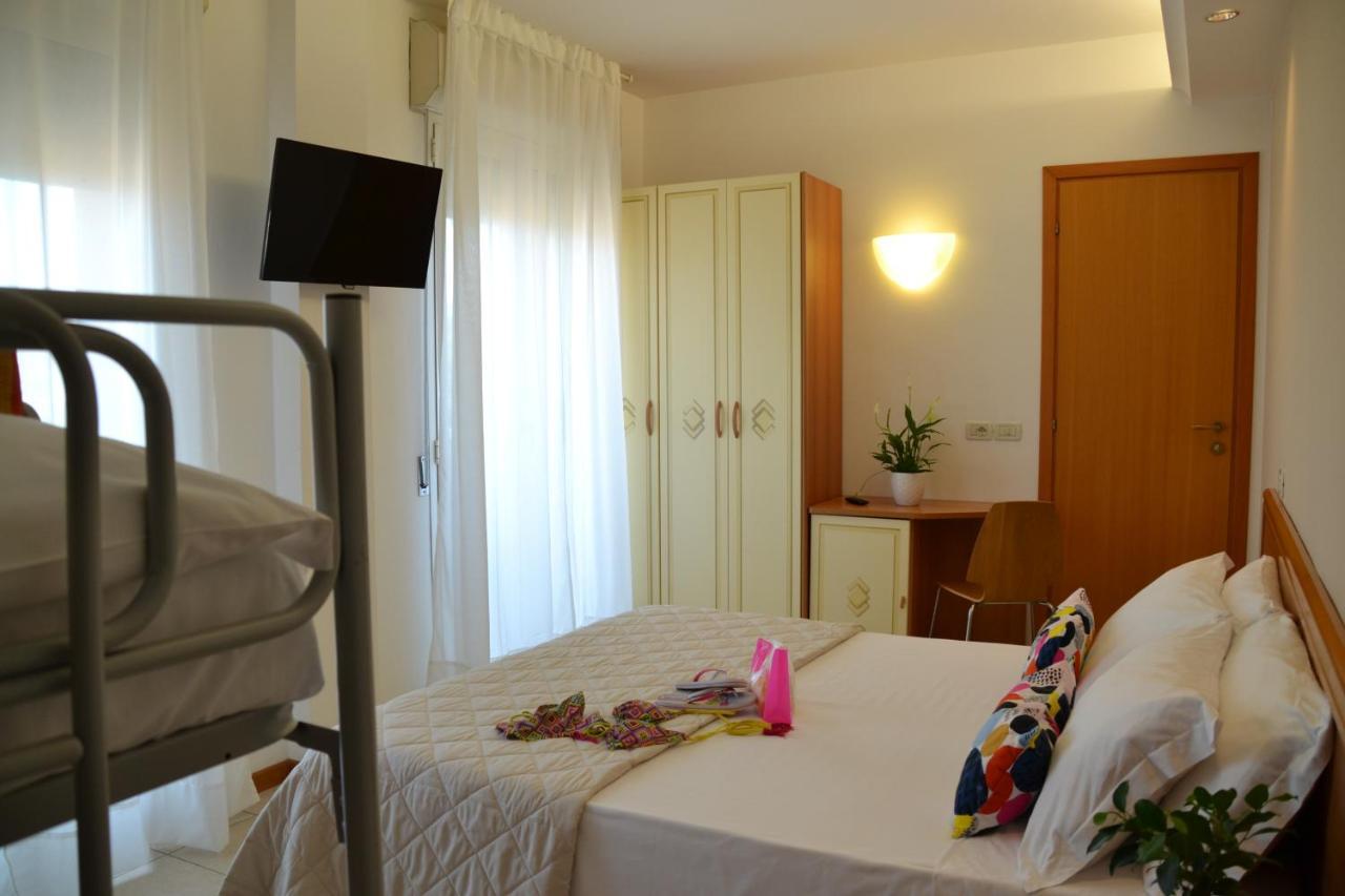 Hotel Apogeo - Breakfast Experience Rimini Extérieur photo