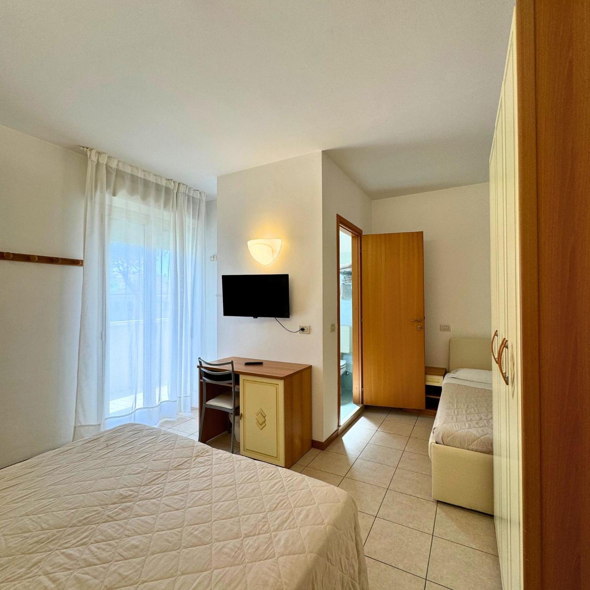 Hotel Apogeo - Breakfast Experience Rimini Extérieur photo