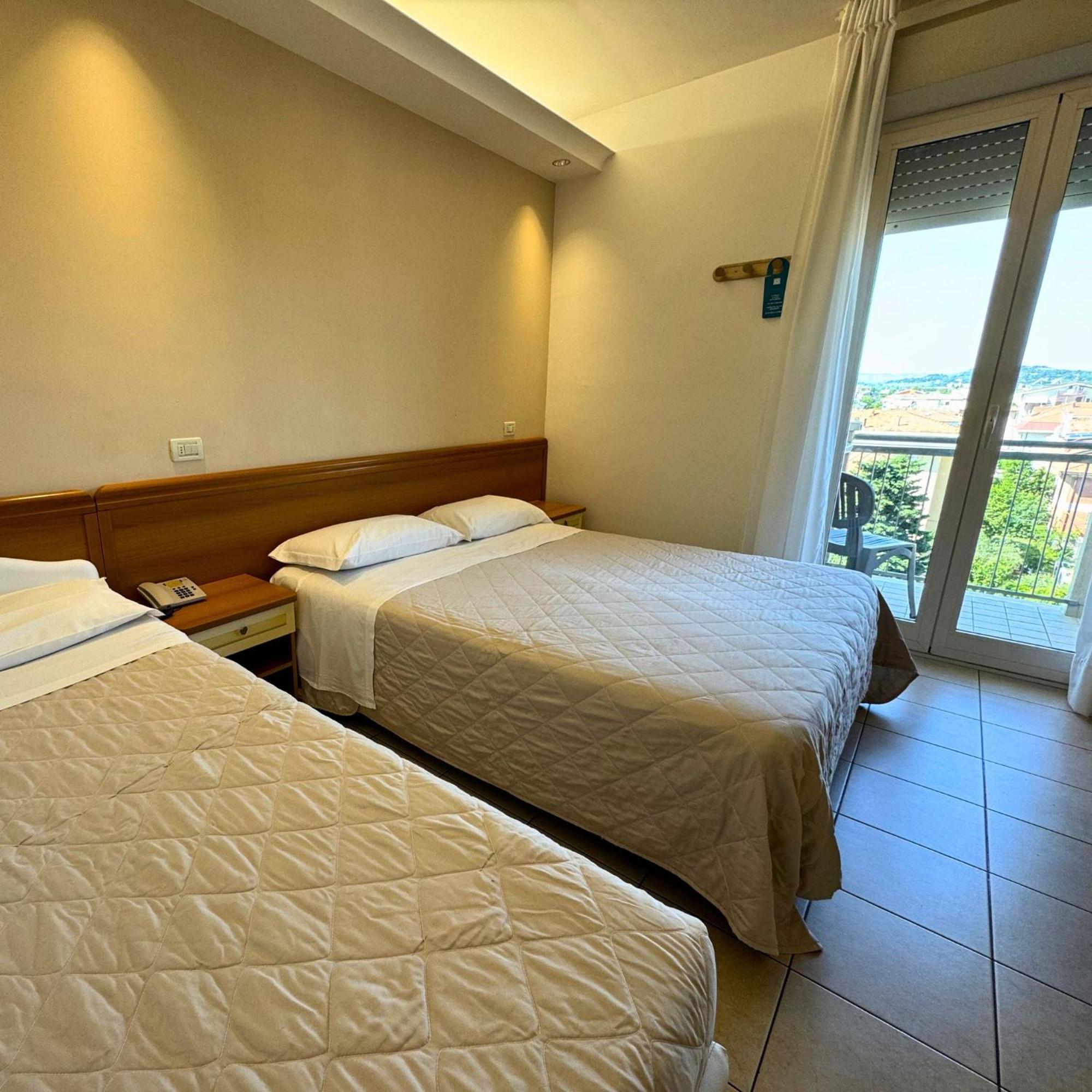 Hotel Apogeo - Breakfast Experience Rimini Extérieur photo