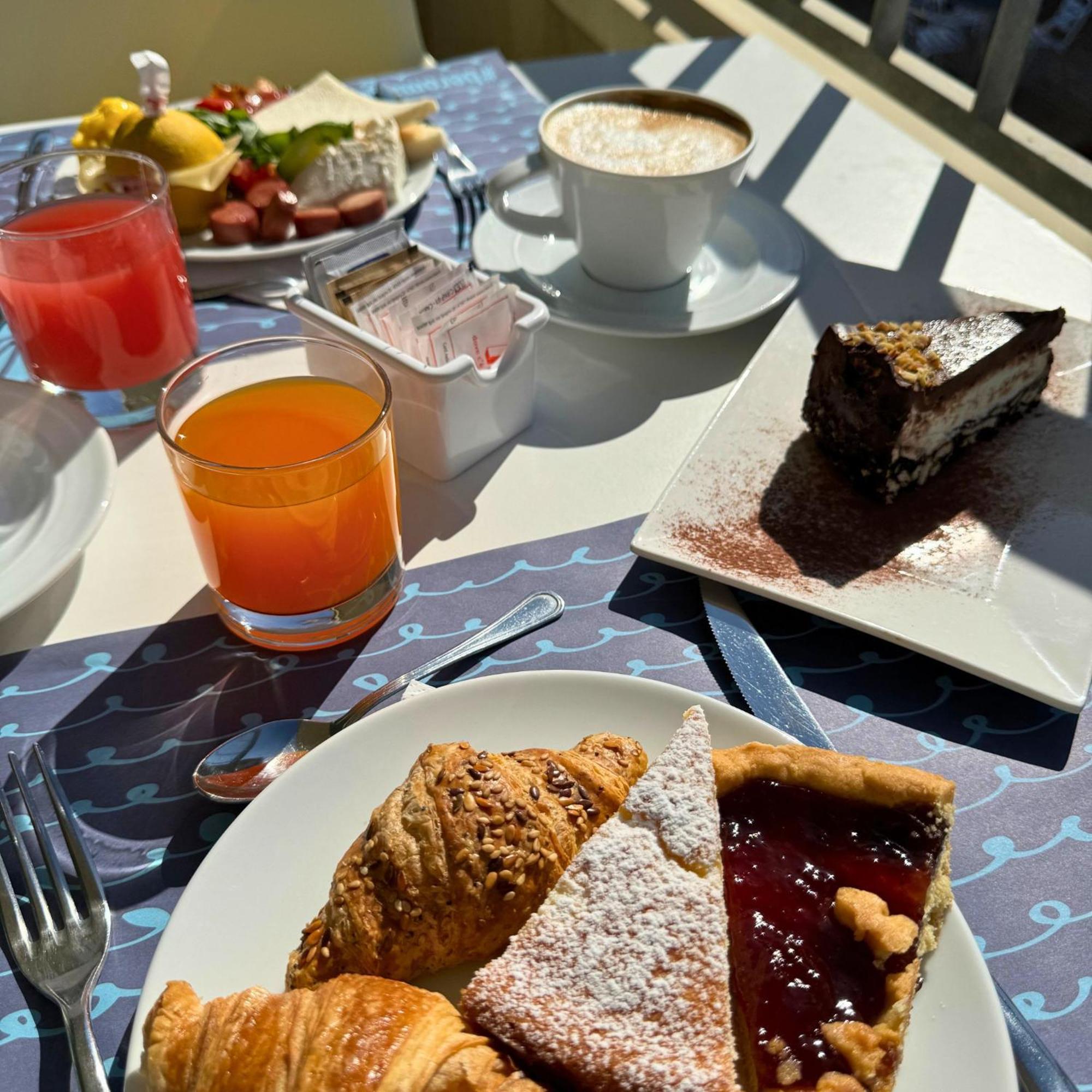 Hotel Apogeo - Breakfast Experience Rimini Extérieur photo
